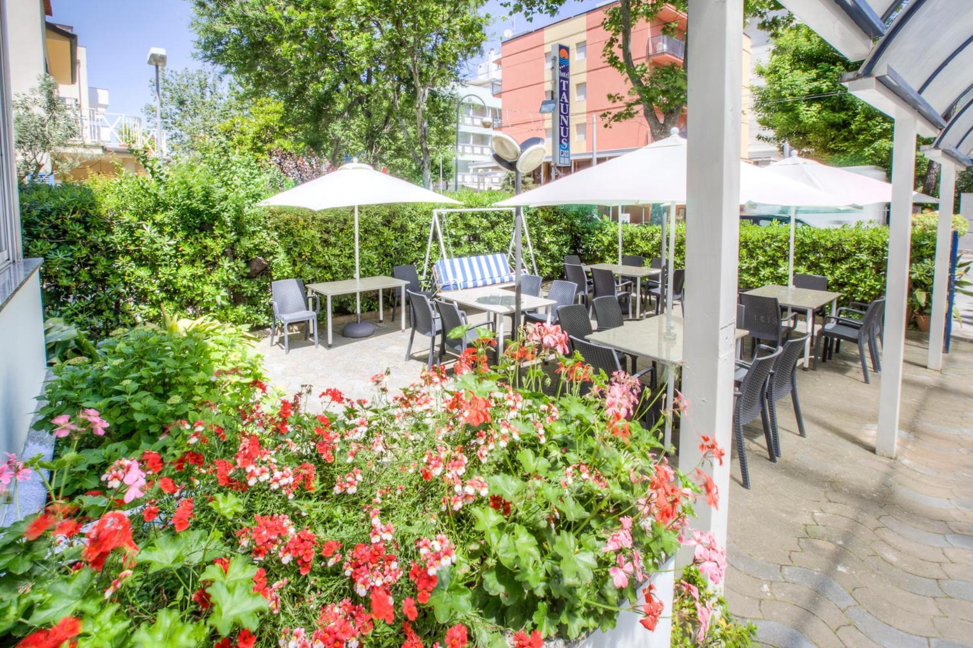 Hotel Taunus - Vista Mare Riccione Exterior photo